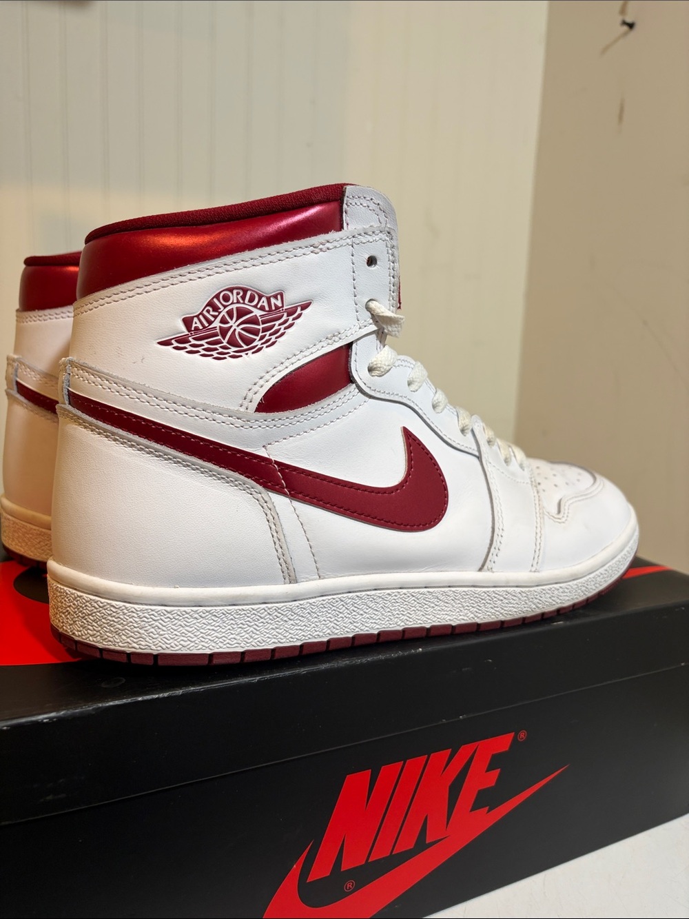 Jordan 1 Retro High 85. White/Team Red. BQ4422-161